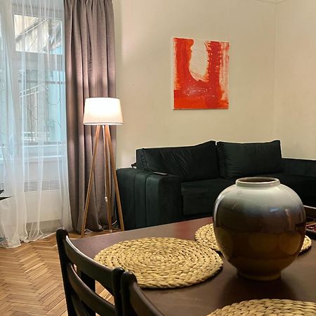 Art Apartment On Kylisha Str Lviv Ngoại thất bức ảnh
