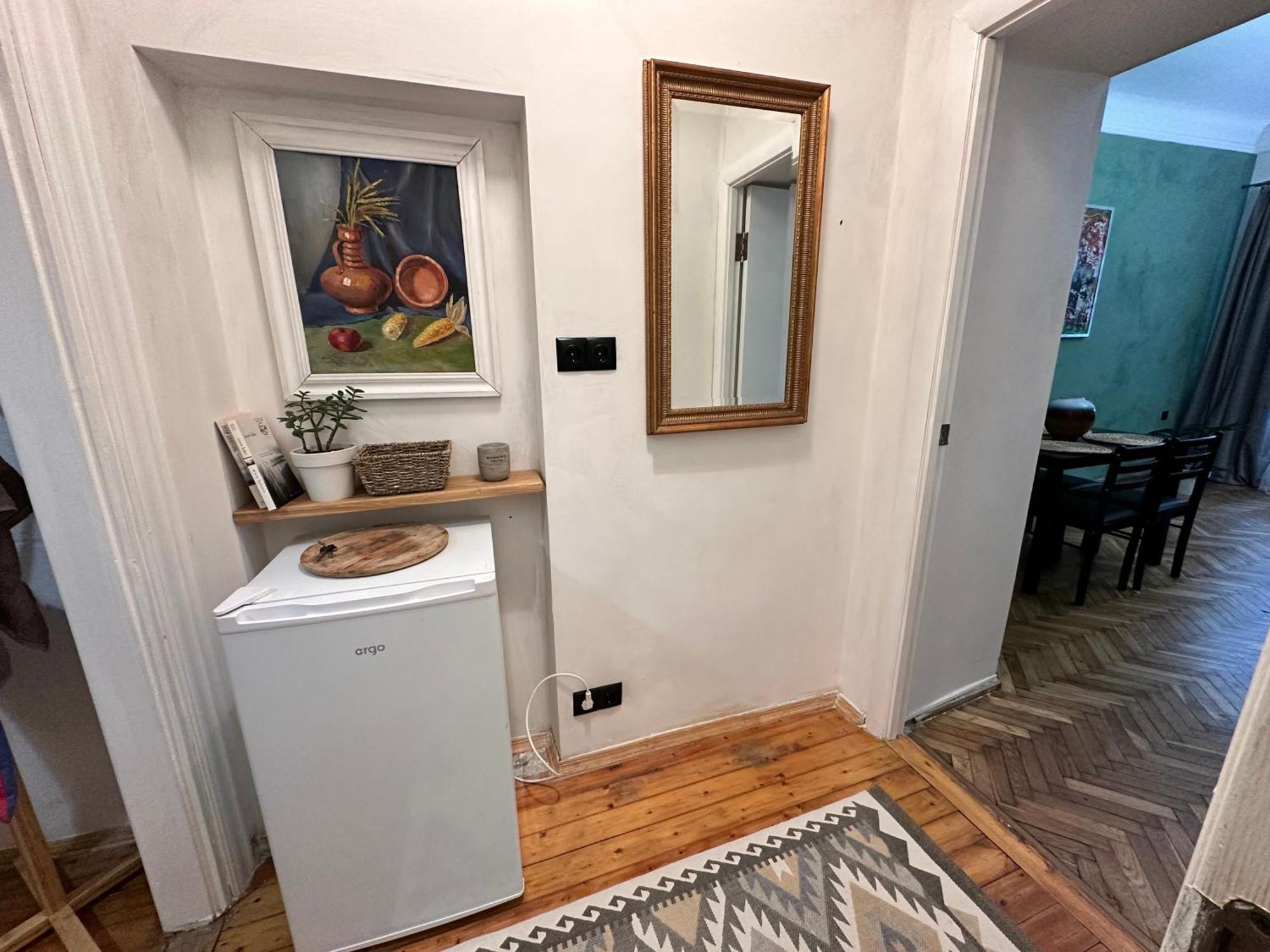 Art Apartment On Kylisha Str Lviv Ngoại thất bức ảnh