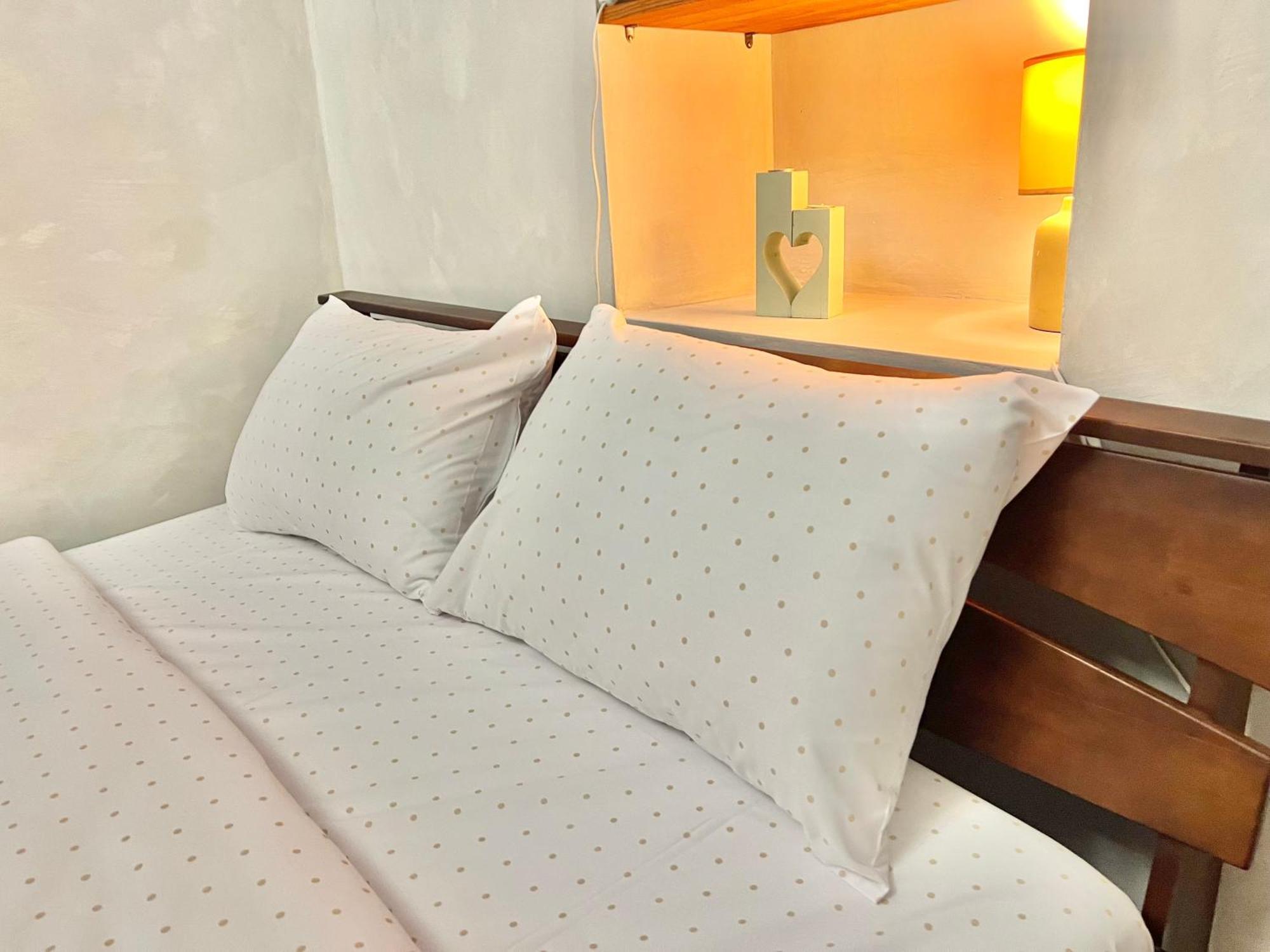 Art Apartment On Kylisha Str Lviv Ngoại thất bức ảnh