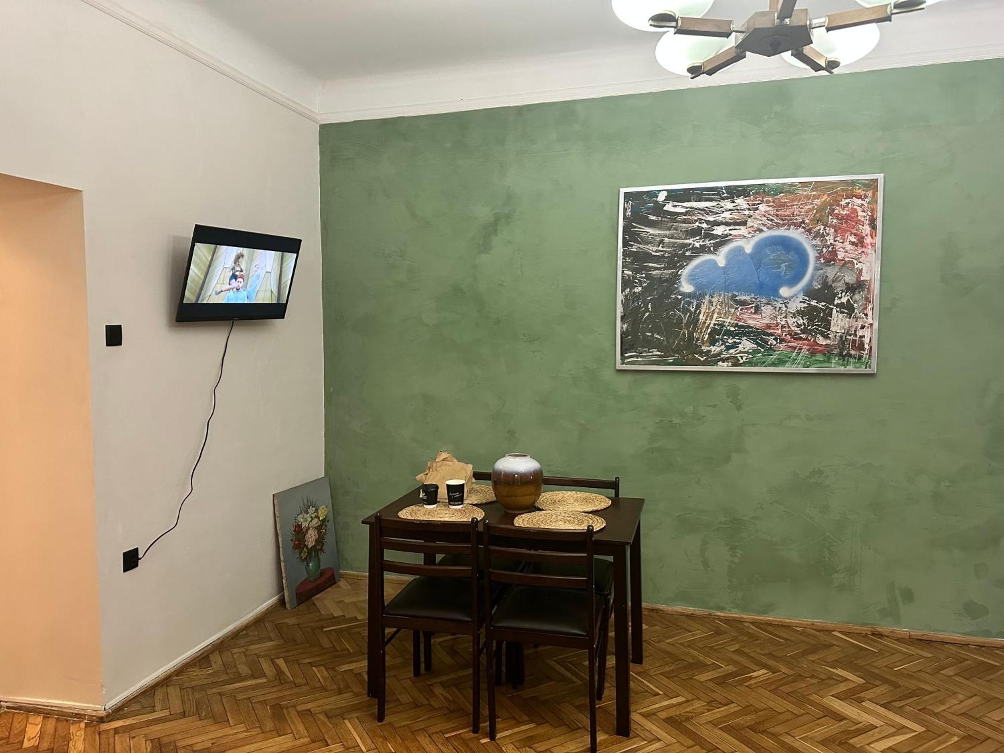 Art Apartment On Kylisha Str Lviv Ngoại thất bức ảnh
