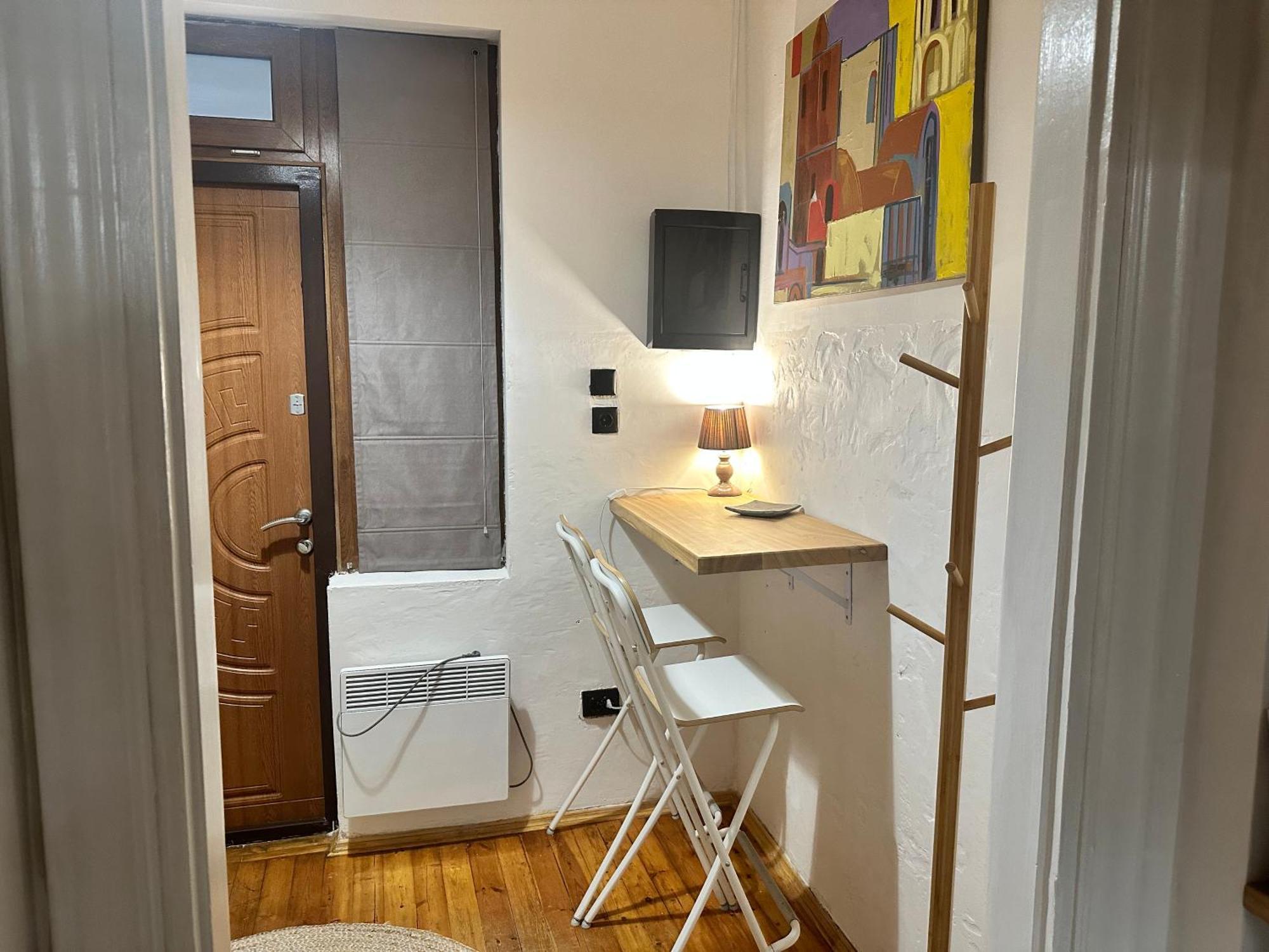 Art Apartment On Kylisha Str Lviv Ngoại thất bức ảnh