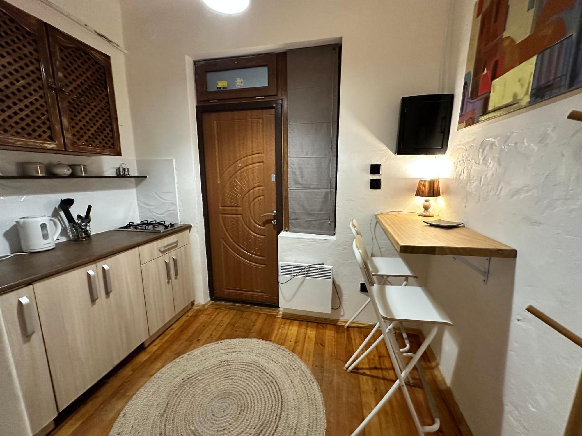 Art Apartment On Kylisha Str Lviv Ngoại thất bức ảnh