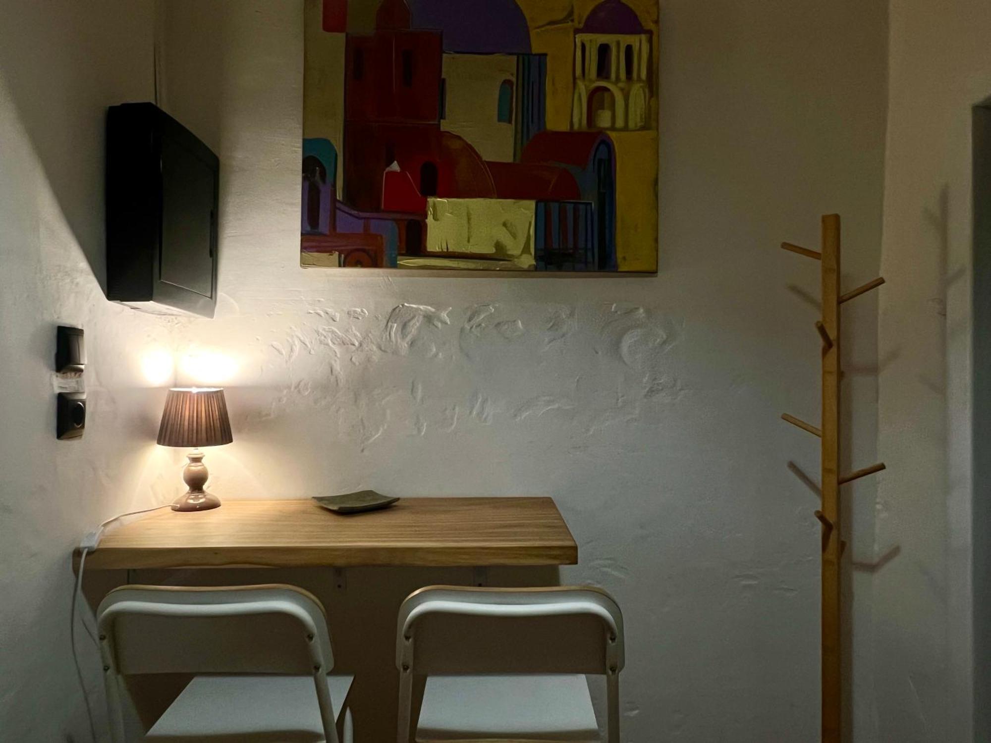 Art Apartment On Kylisha Str Lviv Ngoại thất bức ảnh