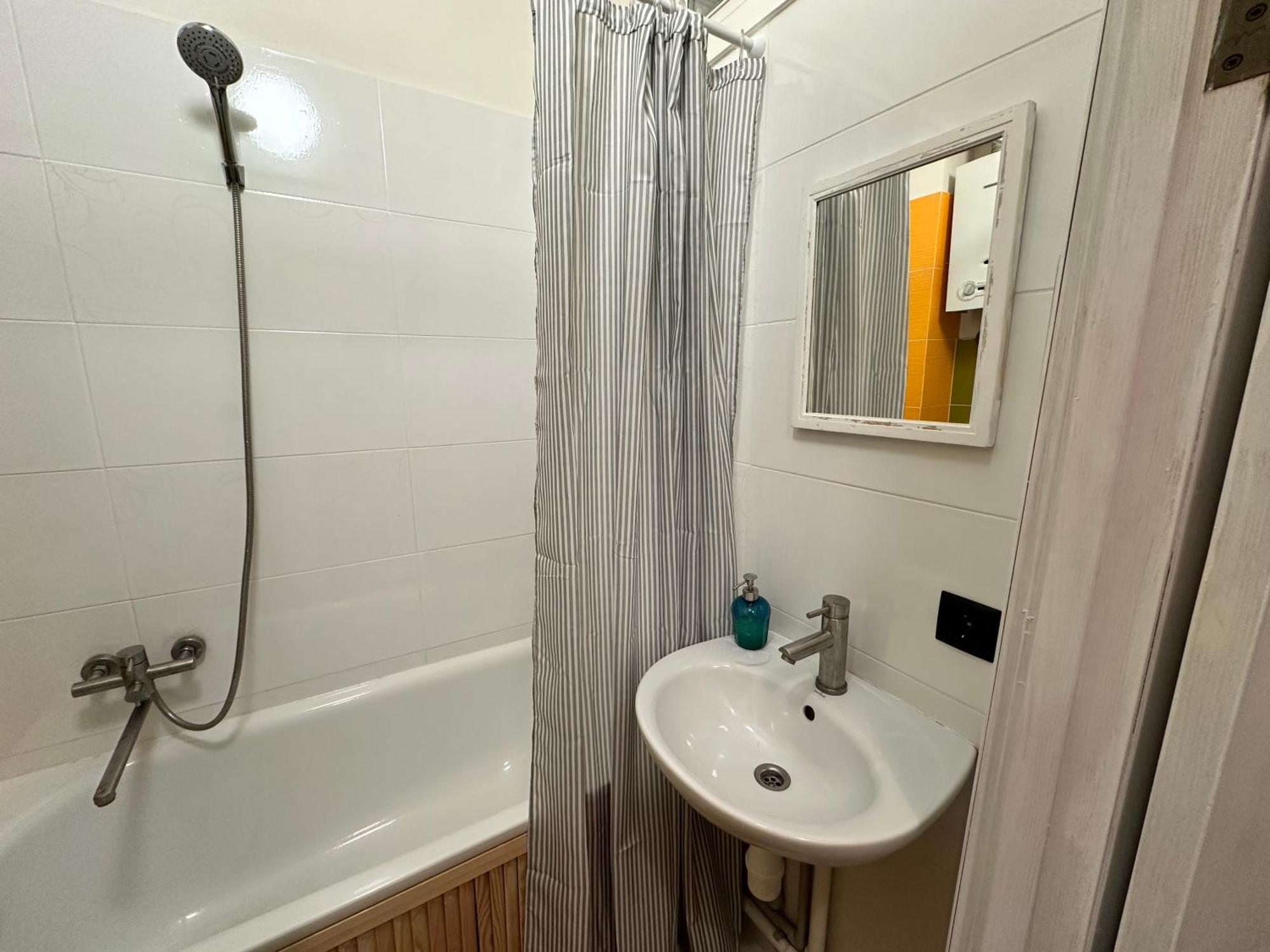 Art Apartment On Kylisha Str Lviv Ngoại thất bức ảnh
