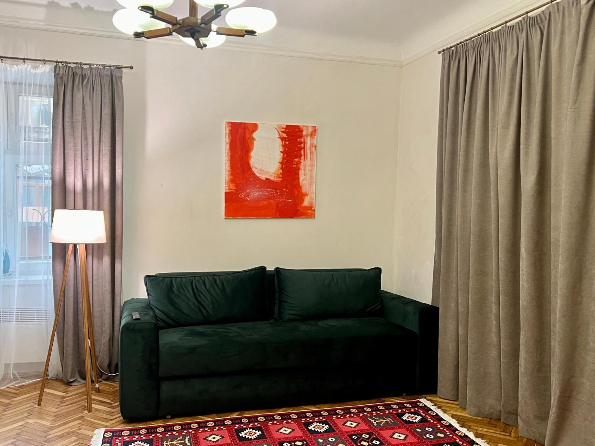 Art Apartment On Kylisha Str Lviv Ngoại thất bức ảnh