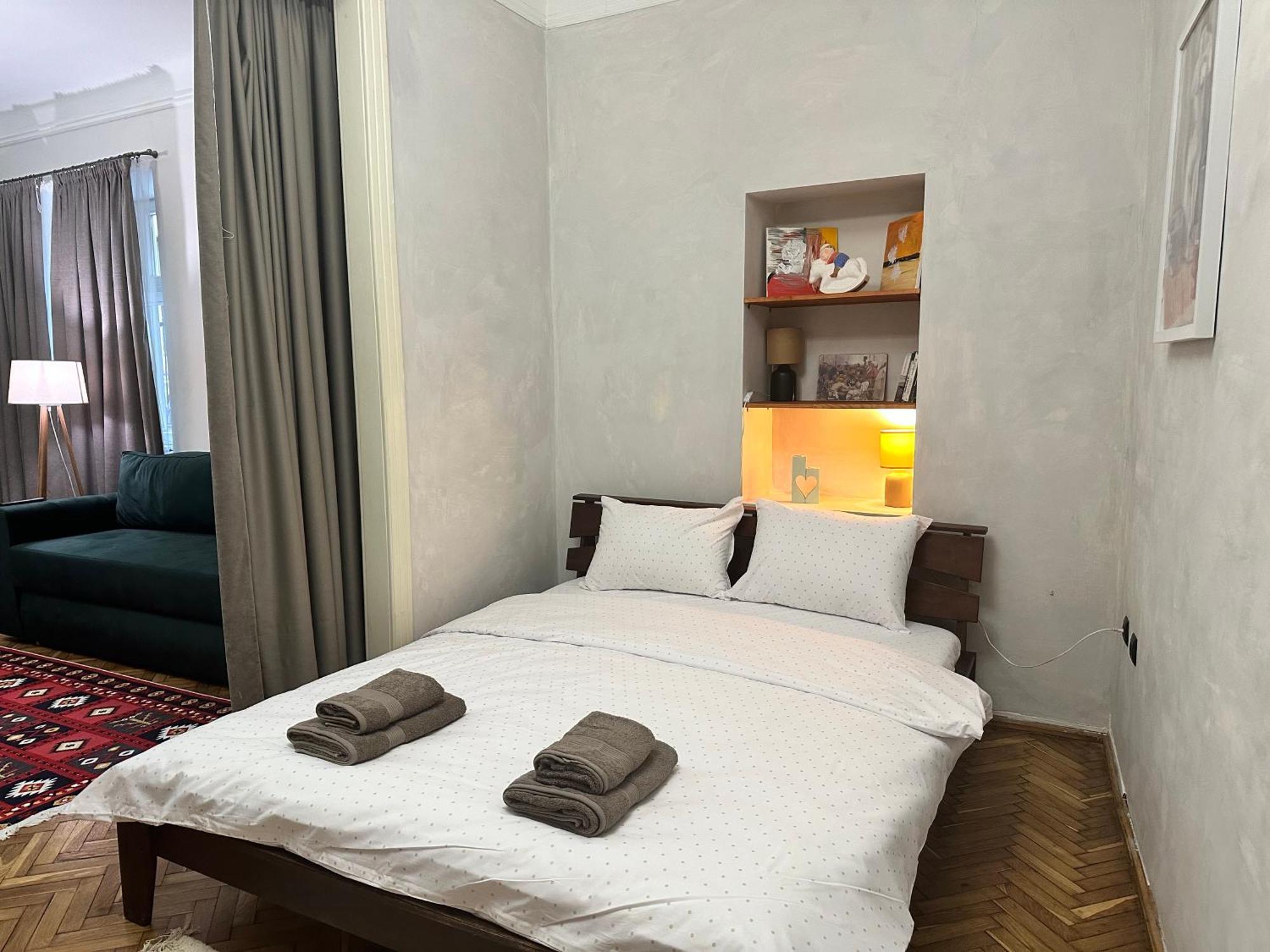 Art Apartment On Kylisha Str Lviv Ngoại thất bức ảnh