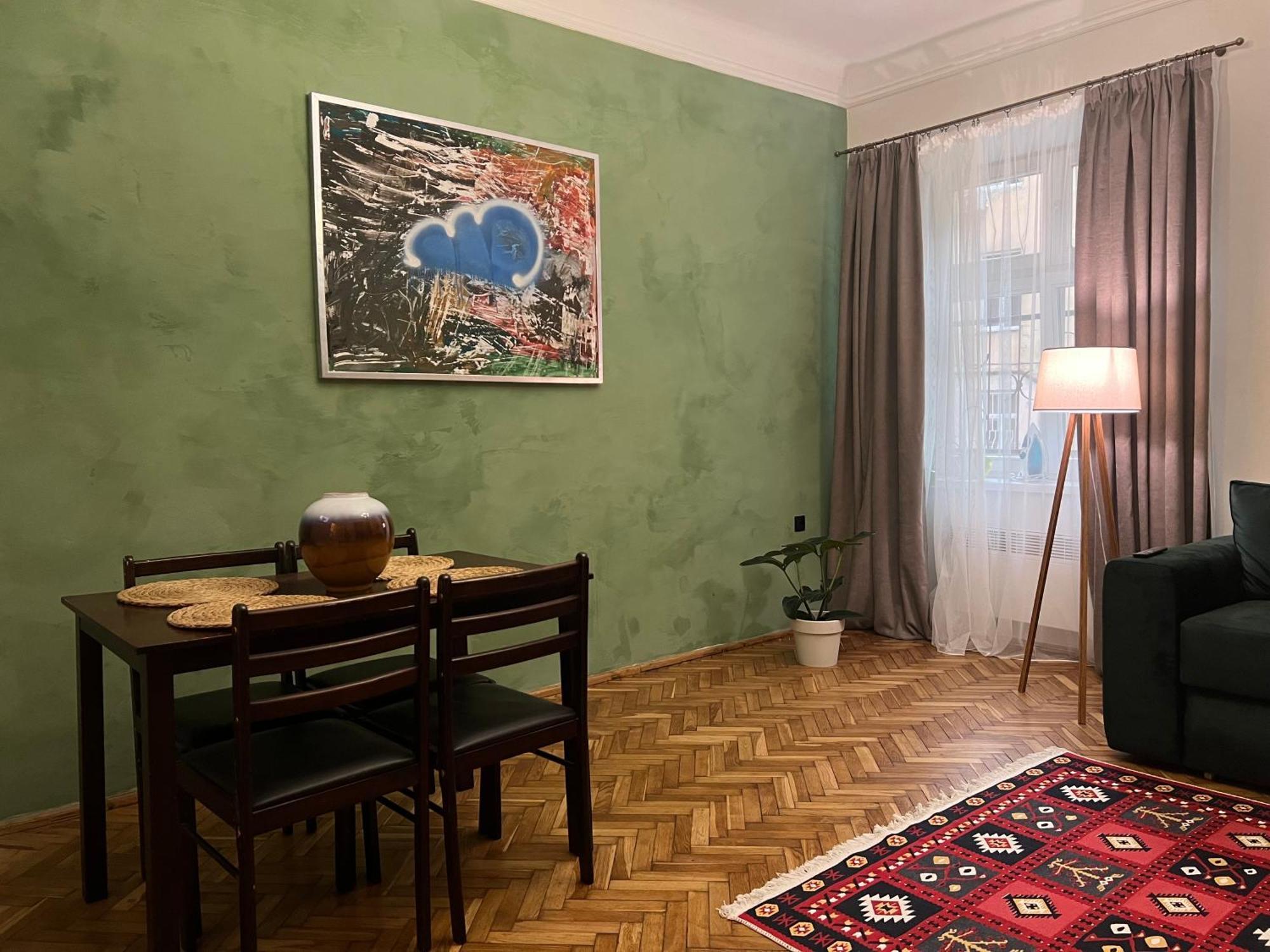 Art Apartment On Kylisha Str Lviv Ngoại thất bức ảnh