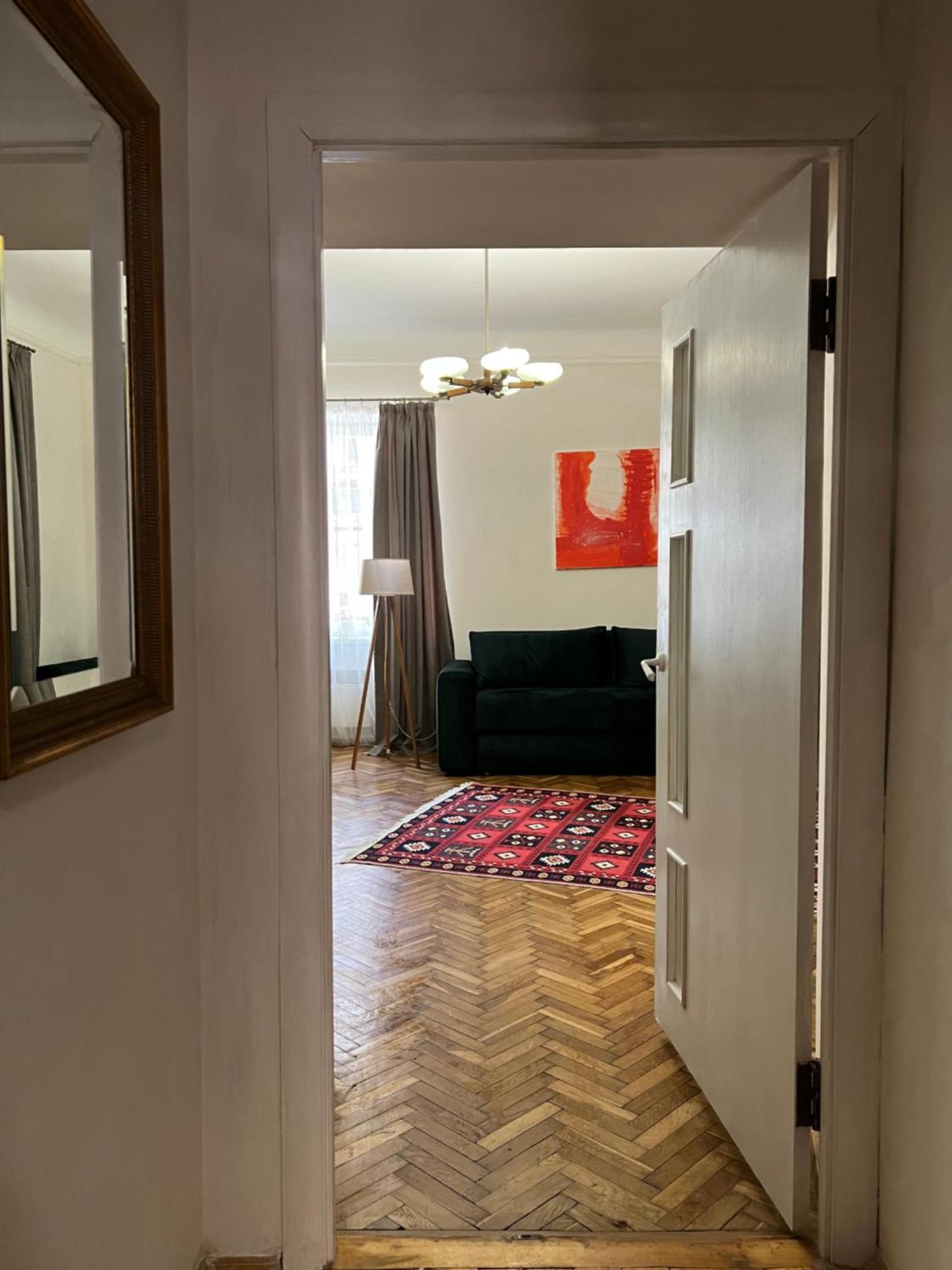 Art Apartment On Kylisha Str Lviv Ngoại thất bức ảnh